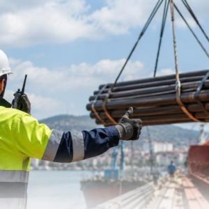 Marinería embragado de cargas y comunicación gruista